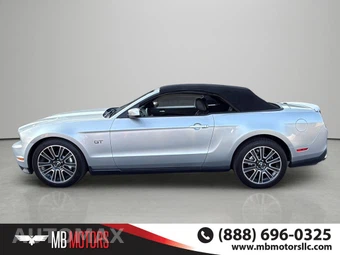 2010 Ford Mustang GT Premium Convertible - miniatura 2