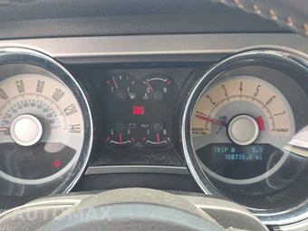 2010 Ford Mustang GT Premium Coupe - miniatura 12