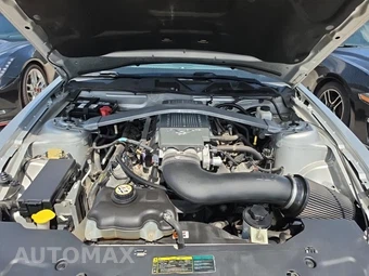 2010 Ford Mustang GT Premium Coupe - miniatura 18