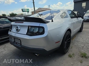 2010 Ford Mustang GT Premium Coupe - miniatura 4
