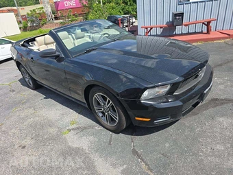 2010 Ford Mustang V6 Convertible - miniatura 4