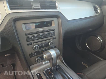 2010 Ford Mustang V6 Coupe - miniatura 11