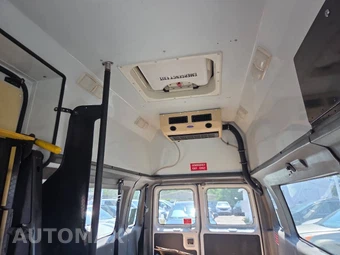 2010 Ford Super Duty E-350 Commercial Cargo Van 138.0" WB - miniatura 11