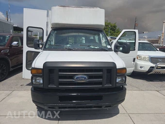 2010 Ford Super Duty E-350 Commercial Cargo Van 138.0" WB - miniatura 2
