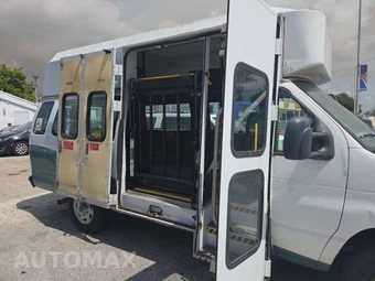 2010 Ford Super Duty E-350 Commercial Cargo Van 138.0" WB - miniatura 9