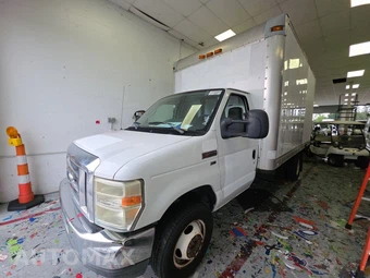2010 Ford Super Duty E-350 Cutaway DRW