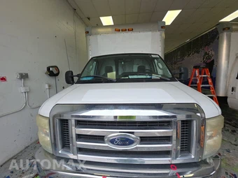 2010 Ford Super Duty E-350 Cutaway DRW - miniatura 2