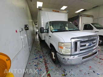 2010 Ford Super Duty E-350 Cutaway DRW - miniatura 3