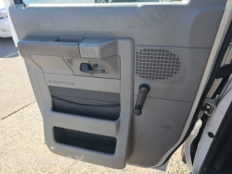 2010 Ford Super Duty E-350 Recreational Van 138.0" WB - miniatura 9