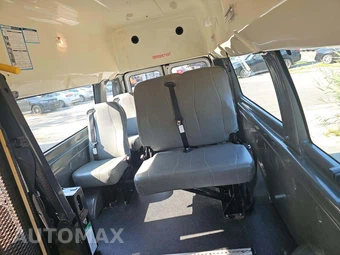 2010 Ford Super Duty E-350 Recreational Van 138.0" WB - miniatura 10
