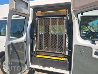 2010 Ford Super Duty E-350 Recreational Van 138.0" WB - miniatura 13