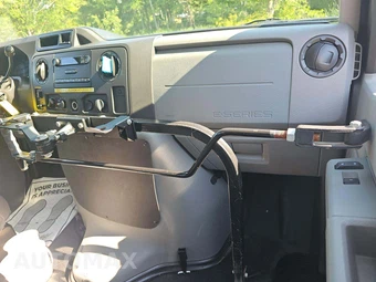 2010 Ford Super Duty E-350 Recreational Van 138.0" WB - miniatura 16