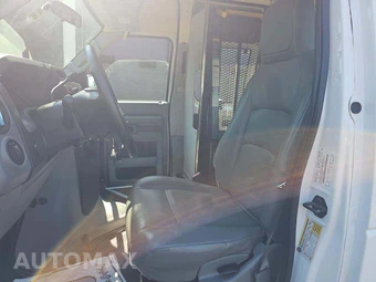 2010 Ford Super Duty E-350 Recreational Van 138.0" WB - miniatura 3