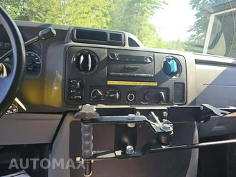 2010 Ford Super Duty E-350 Recreational Van 138.0" WB - miniatura 7