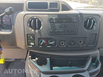 2010 Ford Super Duty E-350 Wagon XL 138.0" WB - miniatura 11