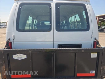 2010 Ford Super Duty E-350 Wagon XL 138.0" WB - miniatura 16