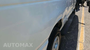 2010 Ford Super Duty E-350 Wagon XL 138.0" WB - miniatura 26