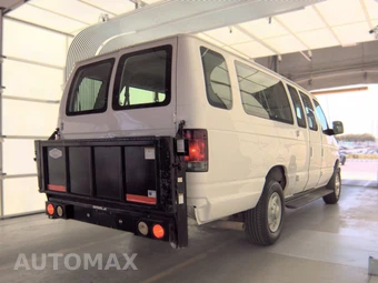 2010 Ford Super Duty E-350 Wagon XL 138.0" WB - miniatura 4