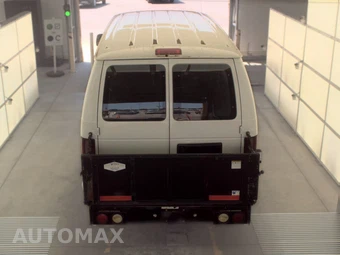 2010 Ford Super Duty E-350 Wagon XL 138.0" WB - miniatura 5