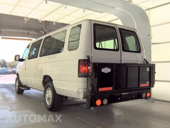 2010 Ford Super Duty E-350 Wagon XL 138.0" WB - miniatura 6