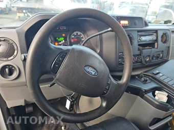 2010 Ford Super Duty E-450 Cutaway DRW 176.0" WB – miniatura 10