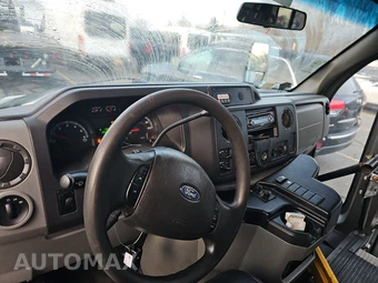2010 Ford Super Duty E-450 Cutaway DRW 176.0" WB – miniatura 11
