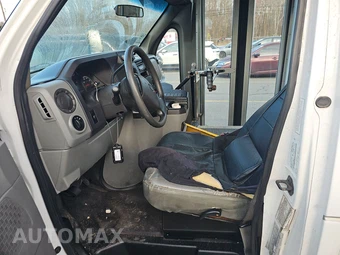 2010 Ford Super Duty E-450 Cutaway DRW 176.0" WB – miniatura 7