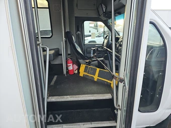 2010 Ford Super Duty E-450 Cutaway DRW 176.0" WB – miniatura 8