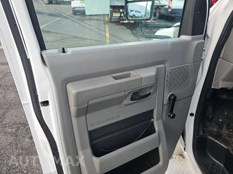 2010 Ford Super Duty E-450 Cutaway DRW 176.0" WB – miniatura 9