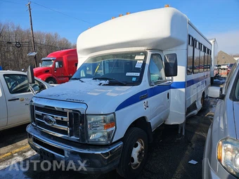 2010 Ford Super Duty E-450 Cutaway DRW