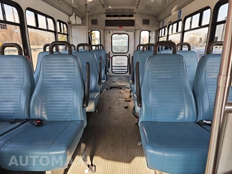 2010 Ford Super Duty E-450 Cutaway DRW – miniatura 13