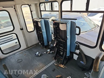 2010 Ford Super Duty E-450 Cutaway DRW – miniatura 14