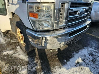 2010 Ford Super Duty E-450 Cutaway DRW – miniatura 45