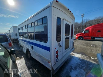 2010 Ford Super Duty E-450 Cutaway DRW – miniatura 6