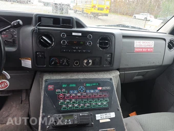 2010 Ford Super Duty E-450 Cutaway DRW - miniatura 11