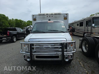 2010 Ford Super Duty E-450 Cutaway DRW - miniatura 2