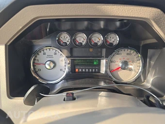 2010 Ford Super Duty F-250 Lariat Crew Cab Medium Bed - miniatura 12