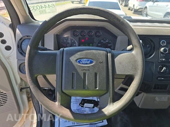 2010 Ford Super Duty F-350 Cab Chassis XLT Regular Cab DRW - miniatura 10