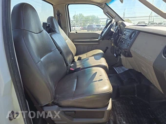 2010 Ford Super Duty F-350 Cab Chassis XLT Regular Cab DRW - miniatura 8