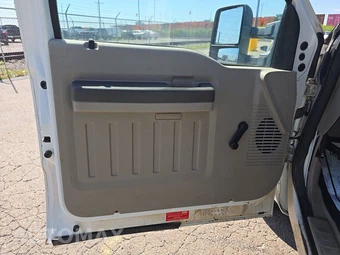 2010 Ford Super Duty F-350 Cab Chassis XLT Regular Cab DRW - miniatura 9