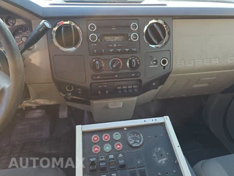 2010 Ford Super Duty F-450 Cab Chassis XLT Regular Cab DRW - miniatura 11