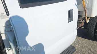 2010 Ford Super Duty F-550 Cab Chassis XL Crew Cab DRW - miniatura 24