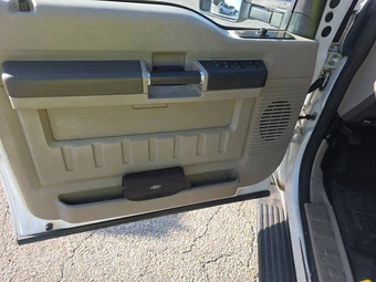 2010 Ford Super Duty F-550 Cab Chassis XL Crew Cab DRW - miniatura 9