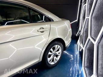 2010 Ford Taurus SEL - miniatura 11