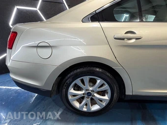 2010 Ford Taurus SEL - miniatura 13