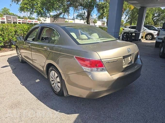 2010 Honda Accord Sedan LX - miniatura 2