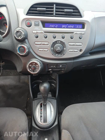 2010 Honda Fit – miniatura 11