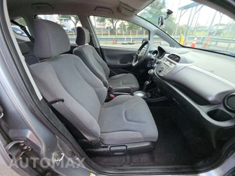 2010 Honda Fit – miniatura 8