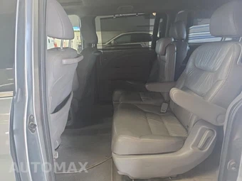 2010 Honda Odyssey Touring w/Navigation & RES 118.1" WB - miniatura 10