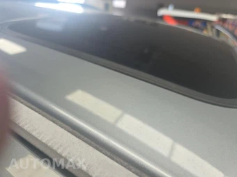 2010 Honda Odyssey Touring w/Navigation & RES 118.1" WB - miniatura 17